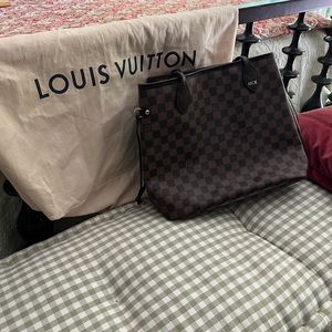 Louis Vuitton Damier MM Neverful bag